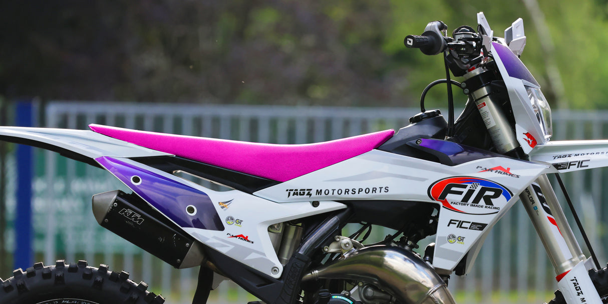 UNIVERSAL GRIPPY WATERPROOF SEAT COVER NEON FLO PINK 1000mm x 460mm