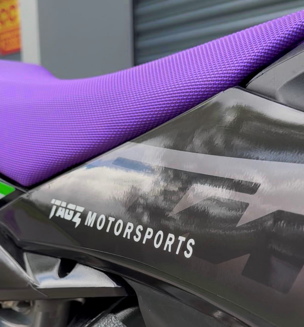 UNIVERSAL GRIPPY WATERPROOF SEAT COVER PURPLE 1000mm x 460mm