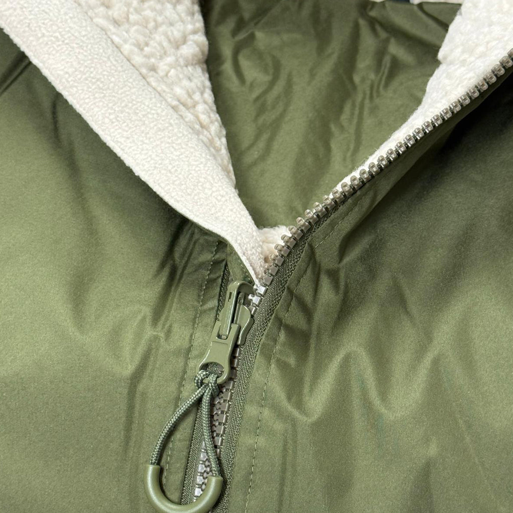 MINIMAL GREEN CHANGING ROBE