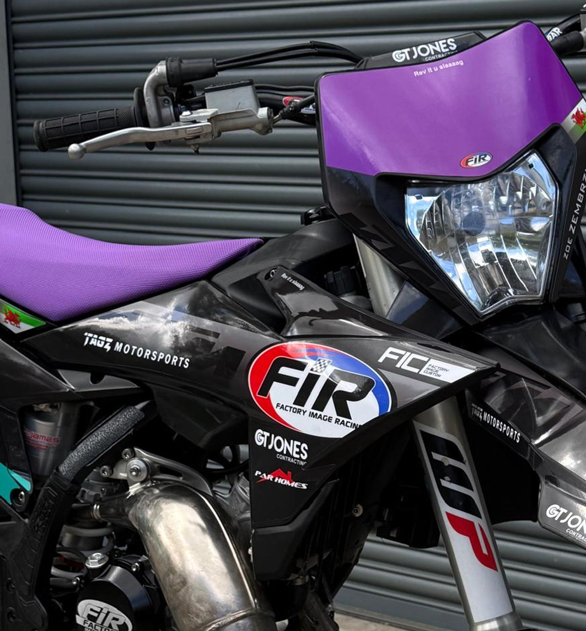 UNIVERSAL GRIPPY WATERPROOF SEAT COVER PURPLE 1000mm x 460mm